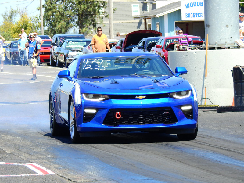 Illustration for article titled The Camaro is rocking at the drag strip!